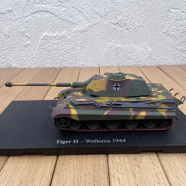 1:72 Scale Diecast WWII German Tiger Tank Model - Image 2