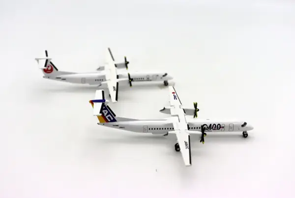 1/400 Scale JAC JA841C & JAL JA81RC Model - Image 2