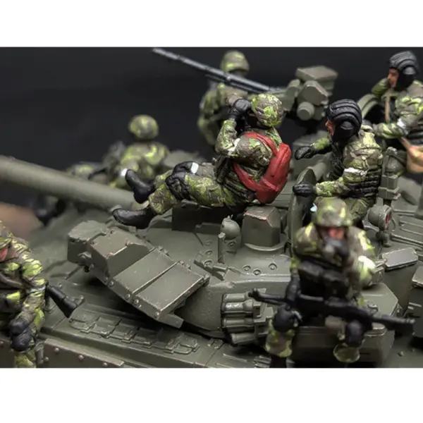 1:72 Scale 10Pcs Russian Schoolbag Soldiers Set - Image 3