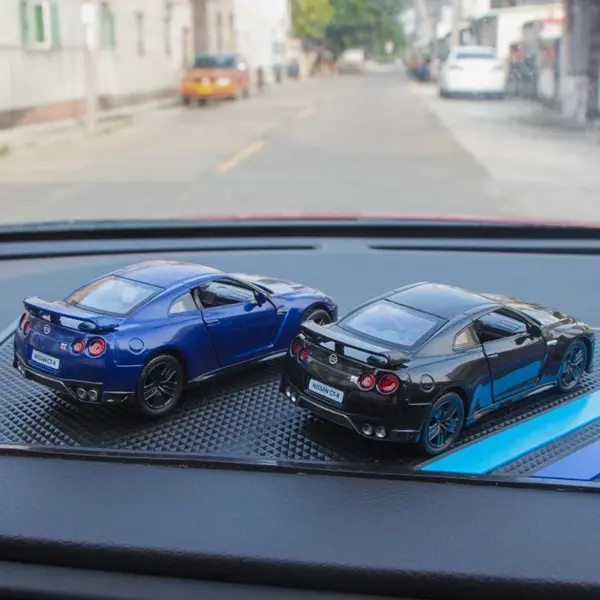 1:36 Nissan GTR R35 Diecast Model Car - Image 4