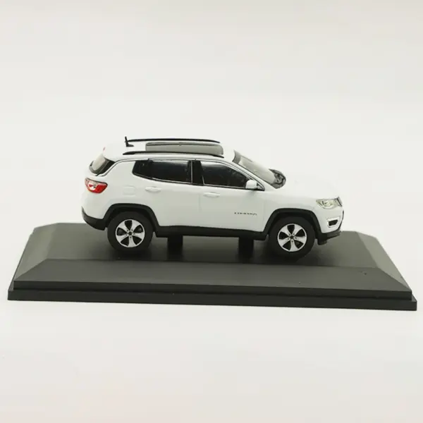 1:43 Jeep Compass Diecast Alloy Model Car - Image 3