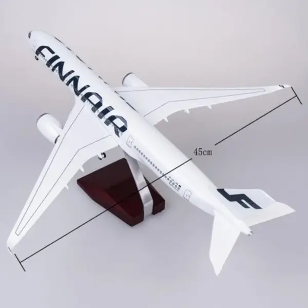 Diecast Airbus A350 Finnair Model with Lights - Image 4