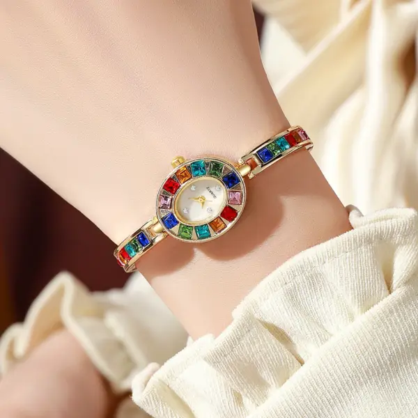 Women's Retro Quartz Watch Set V248 with Bracelet - Image 4