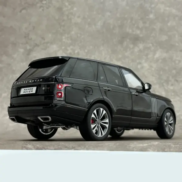 1:18 Diecast Metal Range Rover SUV Model - Image 3