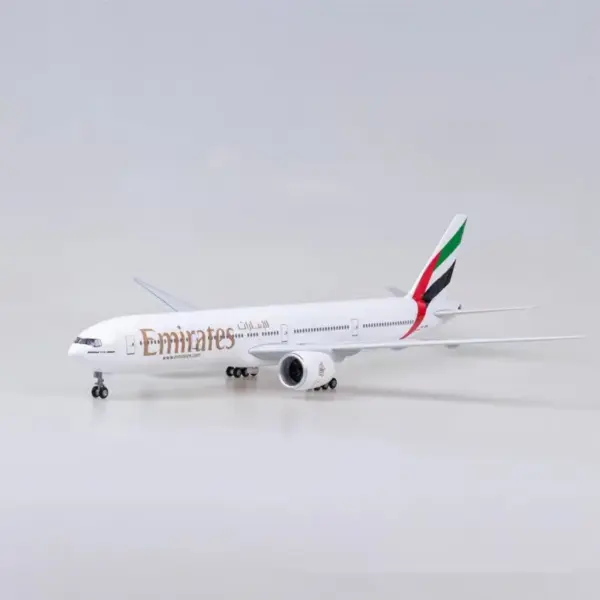 Diecast A380/B777 Emirates Airways Model Plane - Image 3