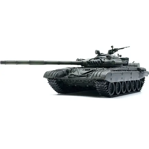 1:72 Scale Russian T-72A Battle Tank Model - Image 2