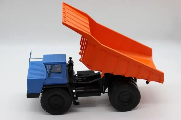 1/43 Scale Belaz 7523 Diecast Dump Truck Model - Image 2