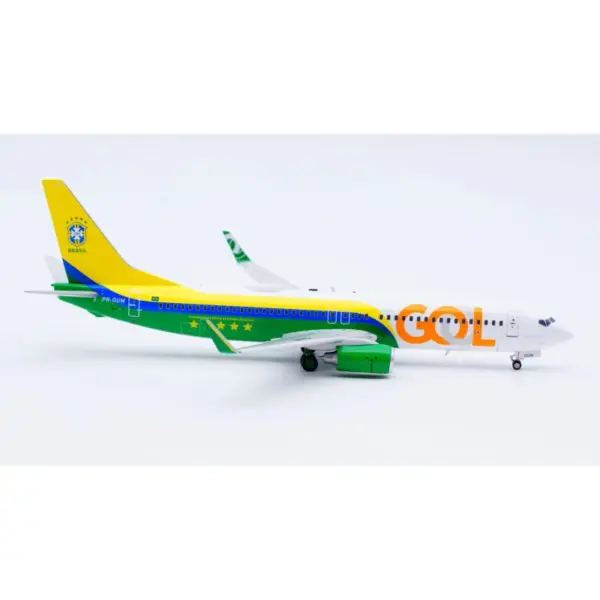 1:200 Scale Diecast GOL Airlines Boeing Model - Image 6