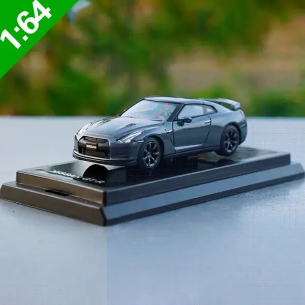 1:64 Scale Nissan GTR Diecast Model Car - Image 3