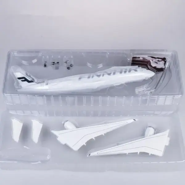 Diecast Airbus A350 Finnair Model with Lights - Image 6