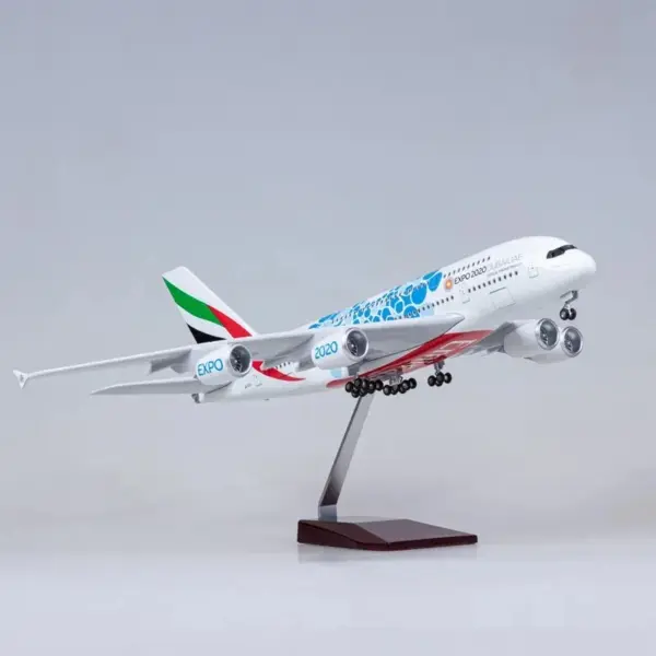 Emirates Airlines Airbus A380/B777 Model Plane - Image 7