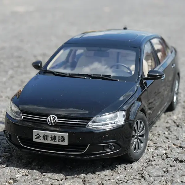 Diecast 1:18 Scale 2012 Alloy Car Model