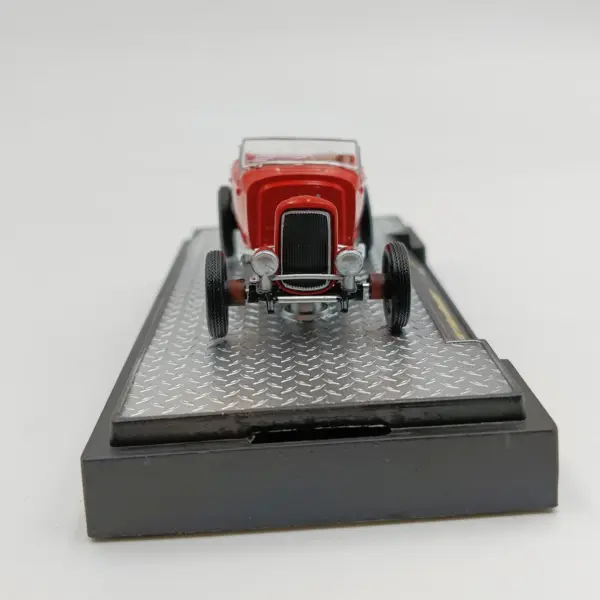 1:64 Scale Diecast Alloy 1932 Ford Roadster Model - Image 5