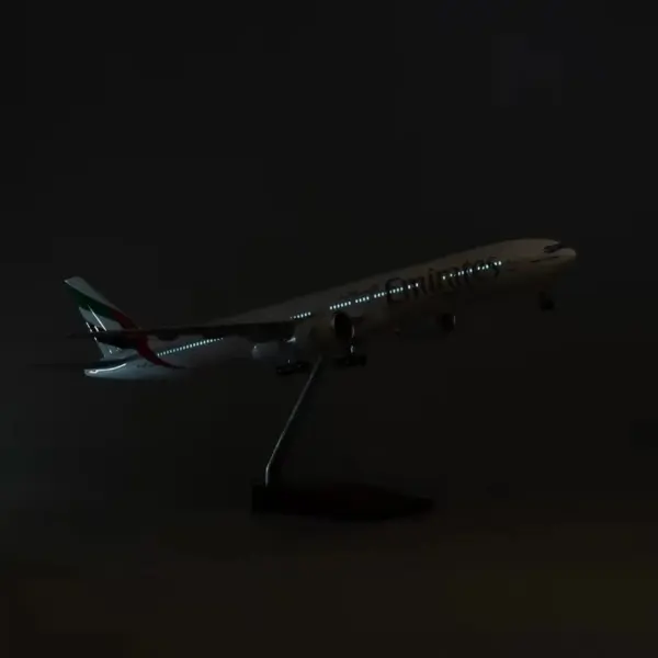 Diecast A380/B777 Emirates Airways Model Plane - Image 10