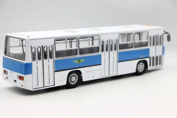 1:43 Scale IKARUS-260 Diecast Model Bus - Image 3