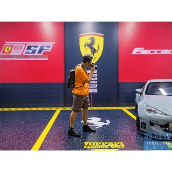 1:18 Scale Action Figure Auto Show Enthusiast - Image 2