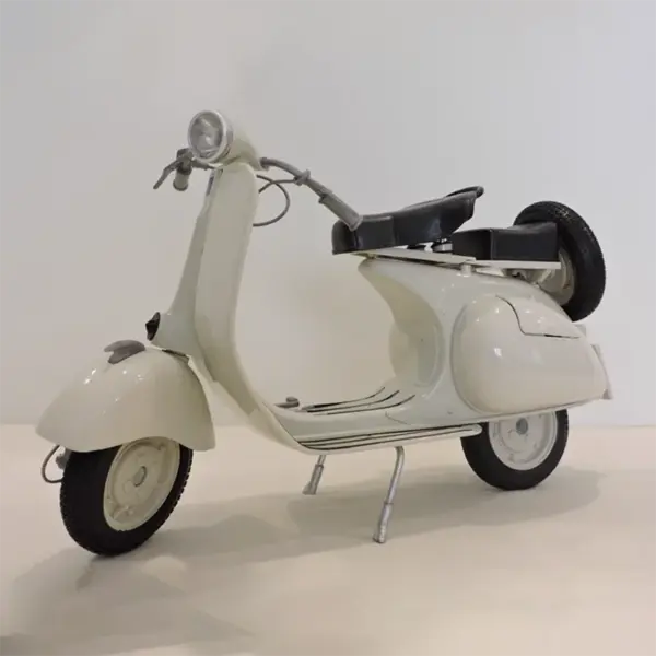 Diecast 1:6 Scale Vespa Motorcycle Model - Image 2