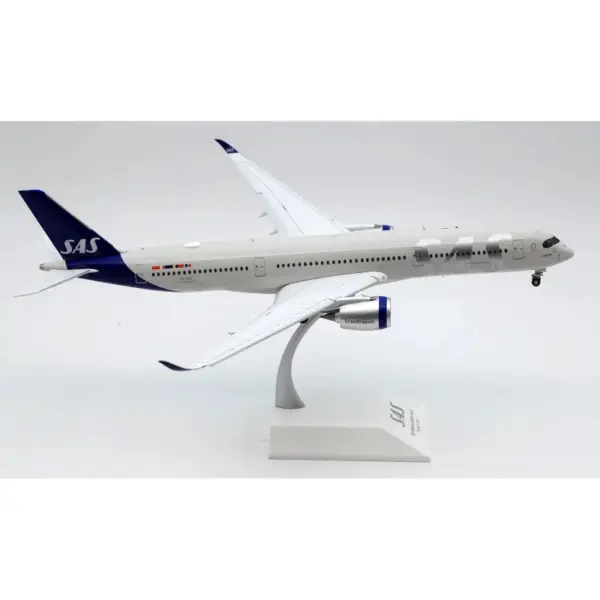 1:200 Scale Diecast SAS Airbus A350-900XWB Model - Image 3