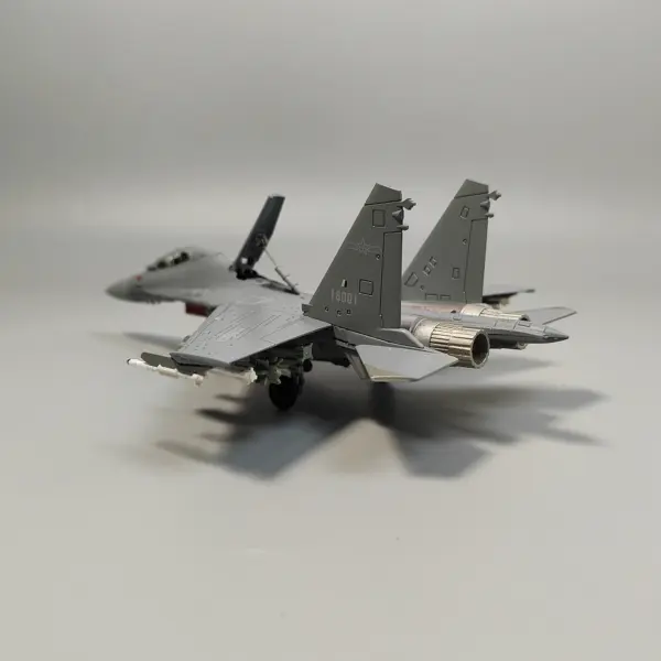 1:100 Scale J-16 Military Aircraft Model - Image 2