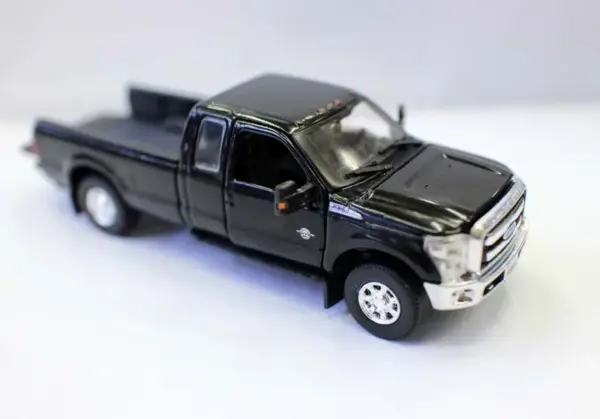 1/64 Scale F-250 Diecast Truck Model - Image 2