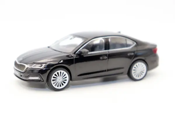 1:43 Scale SKODA OCTAVIA A8 Diecast Model - Image 7