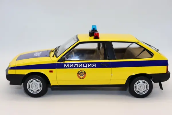1:18 Scale Lada 2108 Soviet Police Model - Image 5