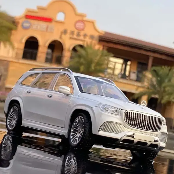 1:24 Maybach GLS600 Alloy Diecast Model Car - Image 5