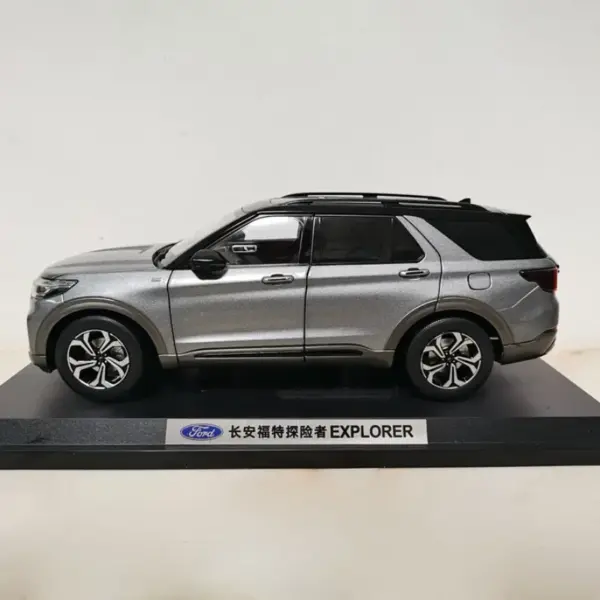 1:18 Scale Metal Ford Explorer Diecast Model - Image 2