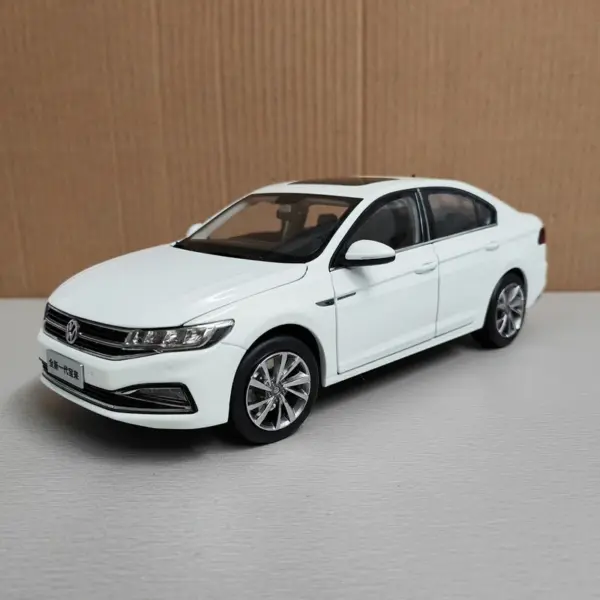 1:18 Scale 2019 Bora Diecast Car Model