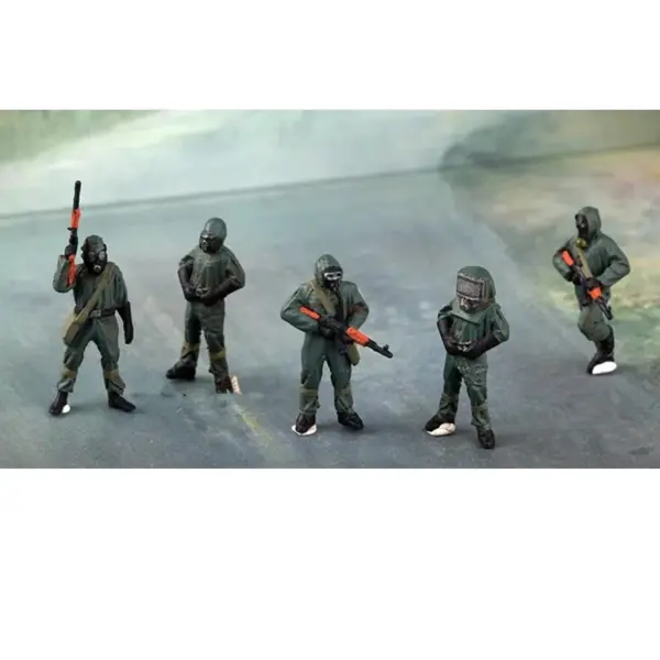 1:72 Scale Resin Russian Biochemical Corps Figures - Image 3