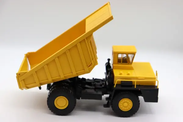 1/43 Scale Belaz 7526 Dump Truck Model - Image 5