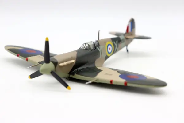 1/72 Supermarine Spitfire Mk Vb Model Aircraft - Image 4