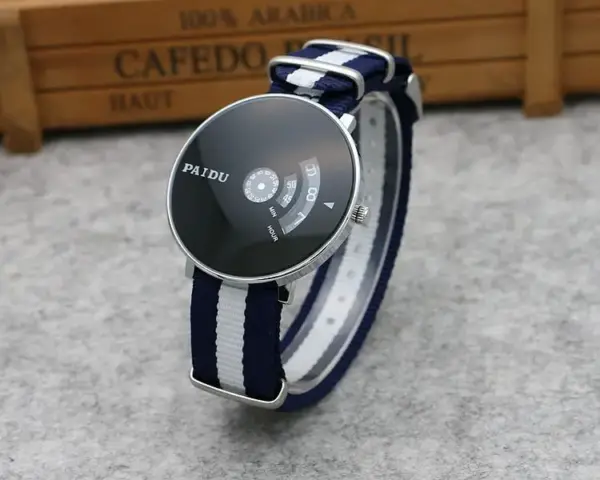 Minimalist UTHAI CQ208 Rotary Quartz Watch - Image 9