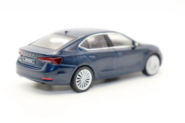 1:43 Scale SKODA OCTAVIA A8 Diecast Model - Image 3