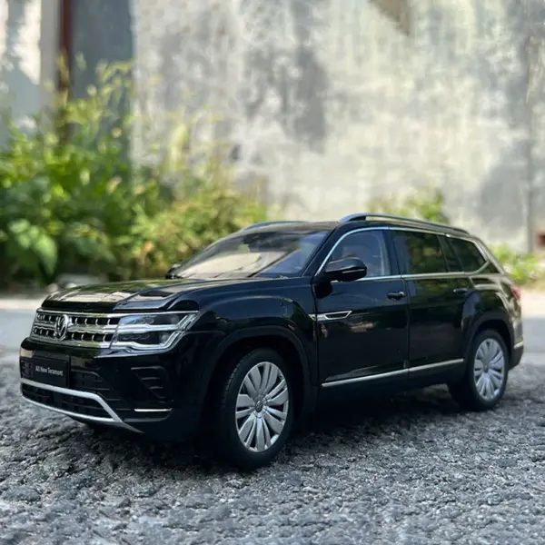 1:18 Scale Teramont 2021 Diecast SUV Model - Image 2