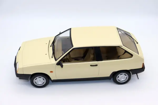 1/18 Scale 1984 Lada Samara Diecast Model - Image 5