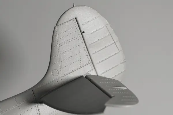 1/35 Scale Spitfire MK.Vb Model Kit with Interior - Image 6