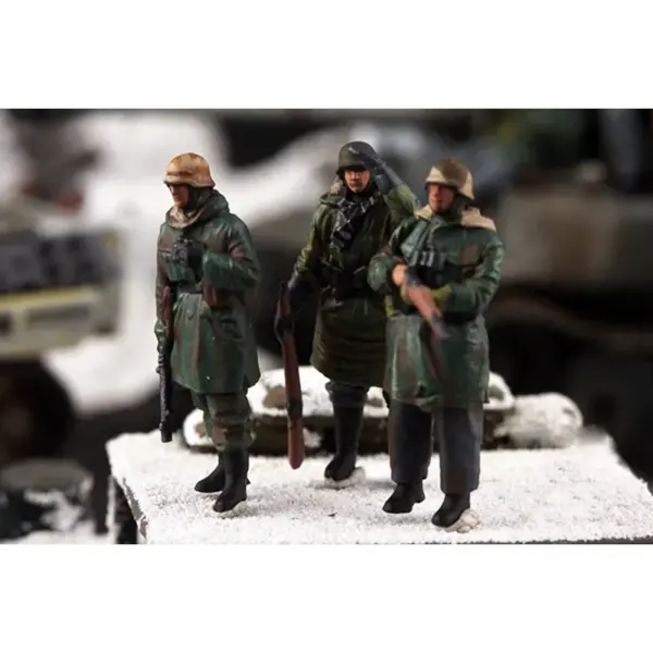 1/72 Scale German Winter Soldier Figurines Set - Image 3