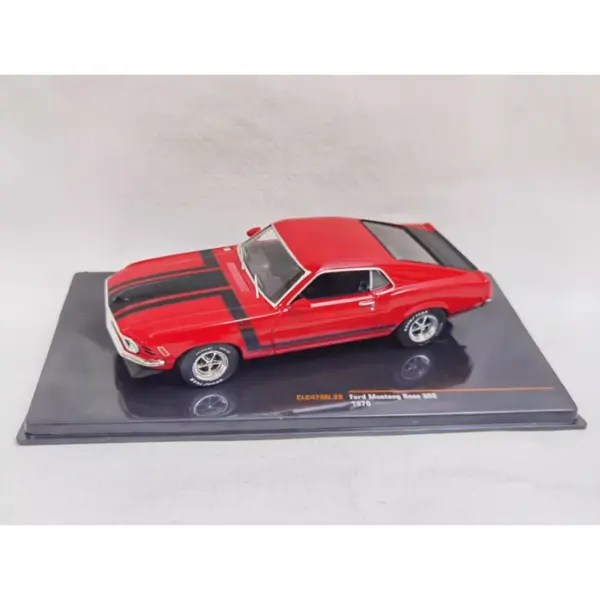 1:43 Scale Ford Mustang Boss 302 Model Car - Image 3