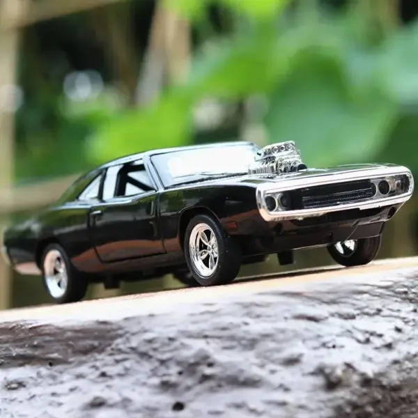 1:32 Diecast 1970 Dodge Charger Model Car - Image 2