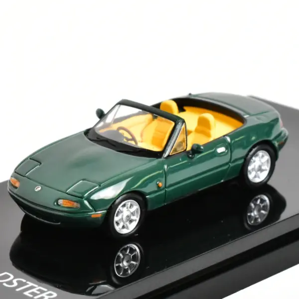 1:64 Scale MX5 Eunos Roadster Model Car - Image 2