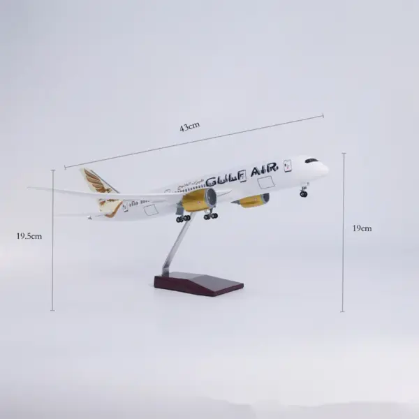 Gulf Air B787 Diecast Resin Model Aircraft - Image 3