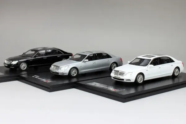 1/43 Scale Diecast Maybach 62S Model Car - Image 5