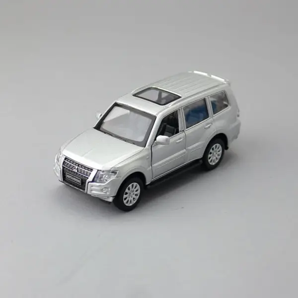 1:43 Scale Pajero Diecast Alloy Model Car - Image 7
