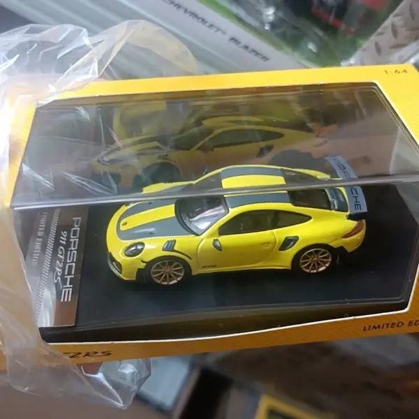 1:64 Scale Alloy Diecast 911GT RS Model Car - Image 8