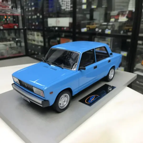 1/18 Scale LADA 2105 Vintage Resin Model Car - Image 5