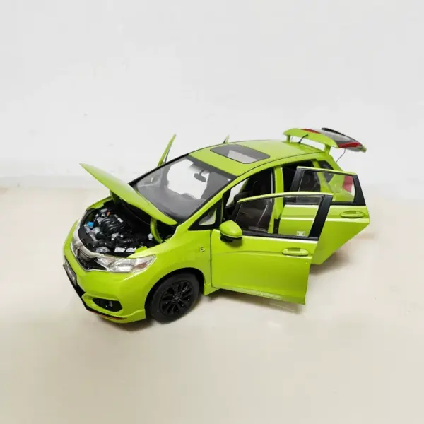 1:18 Scale Diecast Alloy Car Model Toy - Image 5