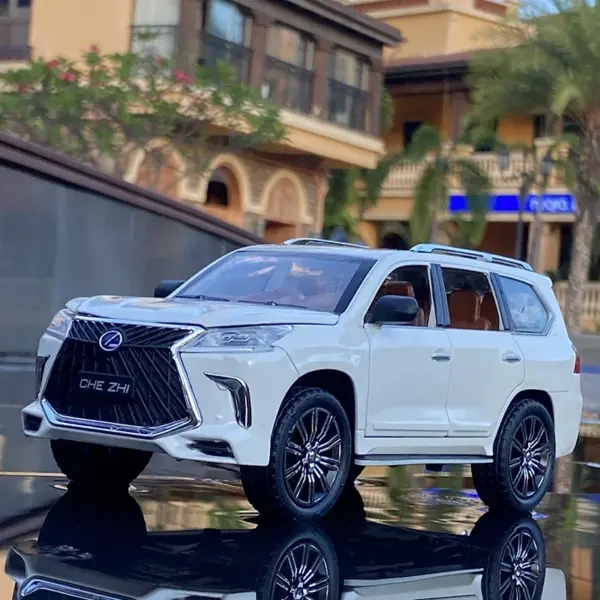 1:24 Lexus LX570 Alloy Diecast Model Car - Image 2