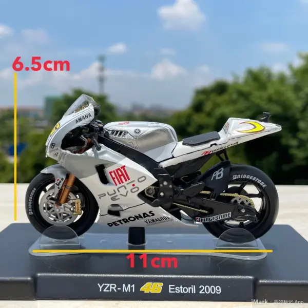 YZR-M1 46 Estoril 2009 Motorcycle Model 1:18 - Image 5