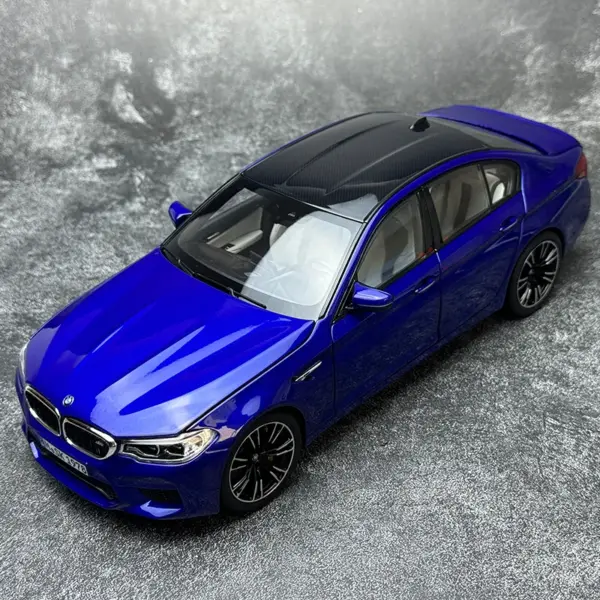 BMW M5 F90 1:18 Scale Metal Model Car - Image 6